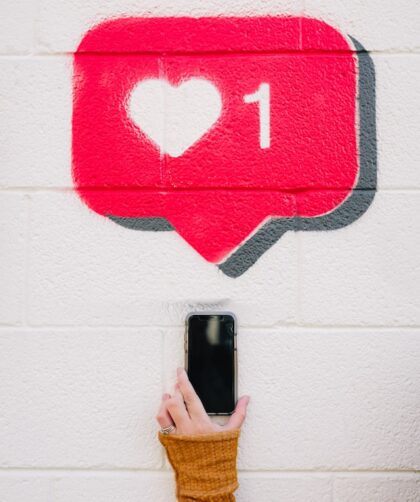 Mikrodozy dopaminy: jak media uczą nas uzależnienia od bodźców